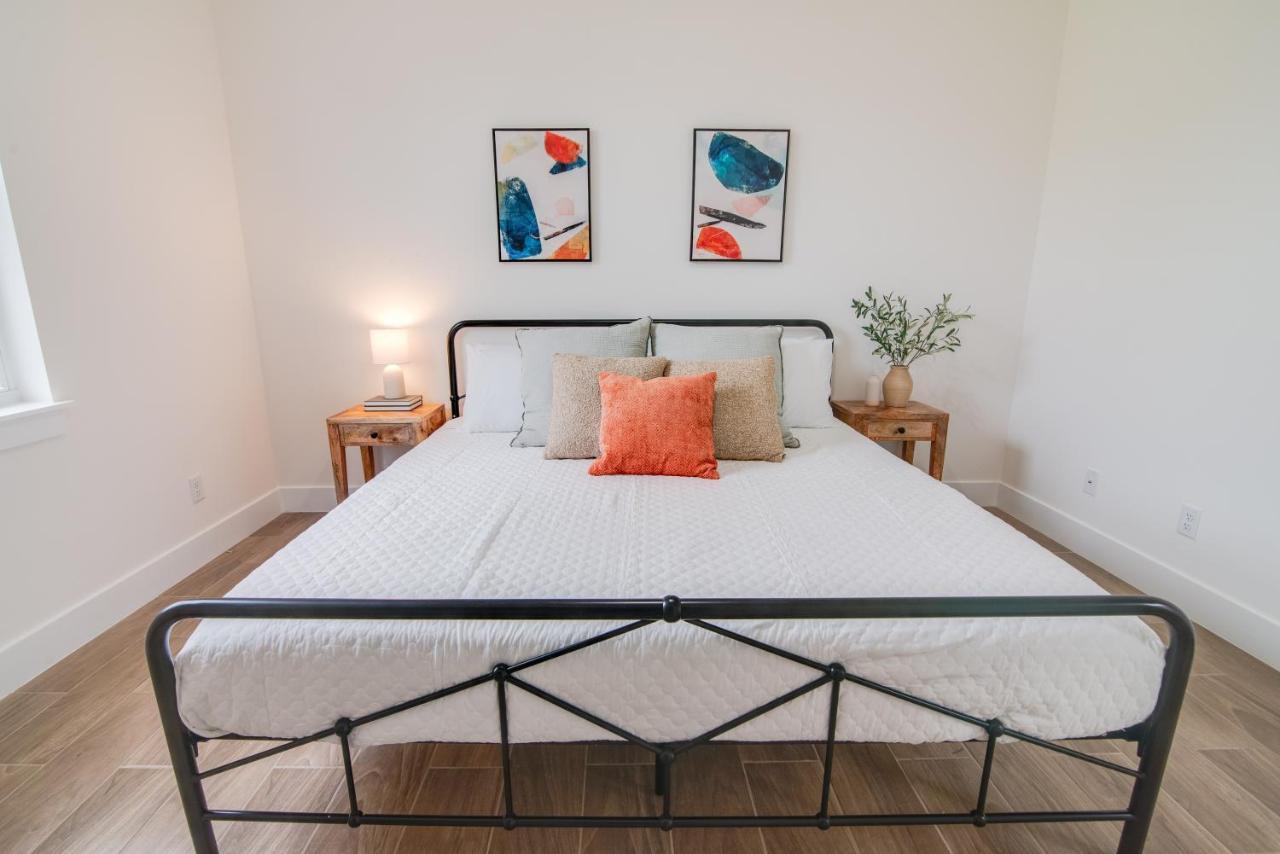 Private Cottage - King Beds, Brand New, Near Beach, Golfing, Shopping & Restaurants 沃思湖 外观 照片