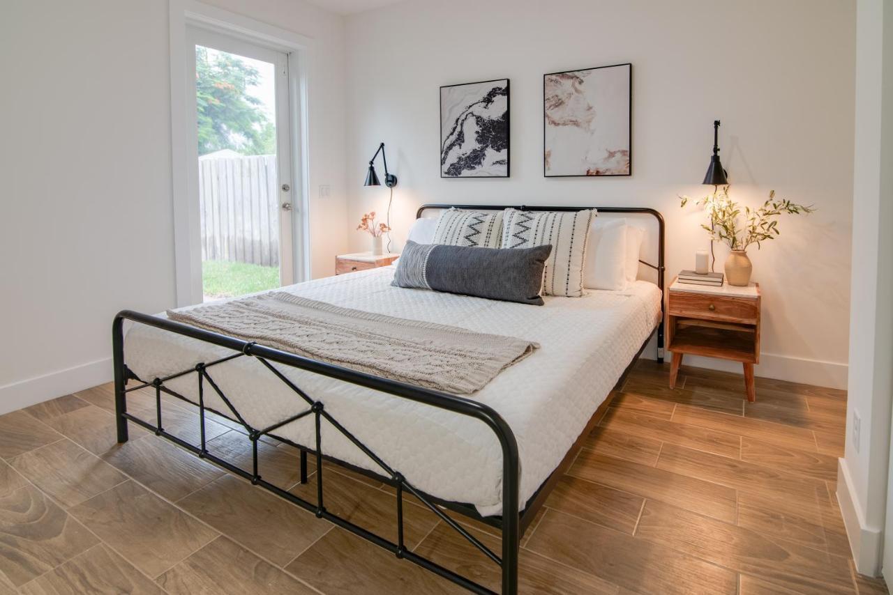 Private Cottage - King Beds, Brand New, Near Beach, Golfing, Shopping & Restaurants 沃思湖 外观 照片